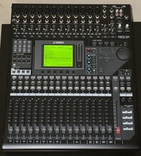 YAMAHA 01V96i 32x8 Digital