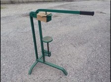 Tappatrice a Tre Piedi a Leva