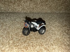 Triciclo a tre ruote giocattolo per bambini vintage anni 80 tira indietro