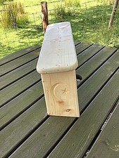 Mezzaluna e sgabello