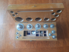 PESI PESINI PESETTI IN METALLO SCATOLA DI LEGNO X BILANCIA DI PRECISIONE VINTAGE