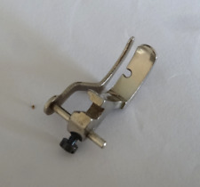 Pied piqué bord avec guide