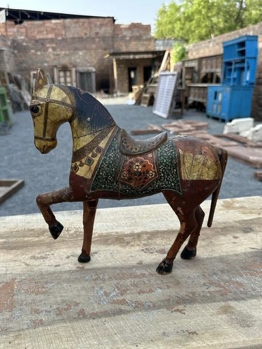 Antica vecchia statua cavallo