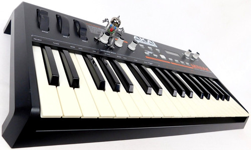 Akai miniak synthesizer - akai,
