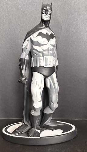 Satue batman black white - &, –