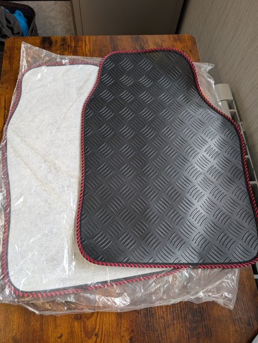 Nuovissimo set tappetini - set, di