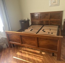 Letto con rete e 2 comodini