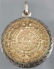 Ciondolo medaglione calendario