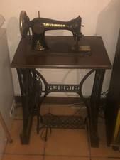 Macchina da cucire d'epoca