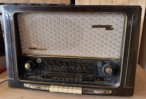 Radio valvole grundig - a,