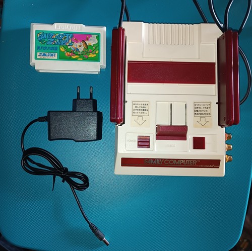 Nintendo famicom console - nintendo,