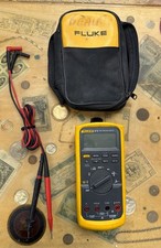 Multimetro digitale portatile Fluke 87V True RMS molto buono con cavi e custodia morbida