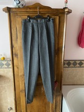 Pantaloni sartoriali in tessuto spigato in pura lana grigio scuro.Taglia 42/44