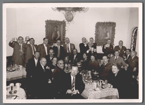 Foto uomini società boccali