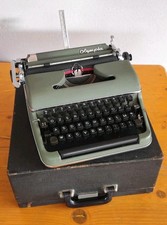 Macchina da scrivere Olympia