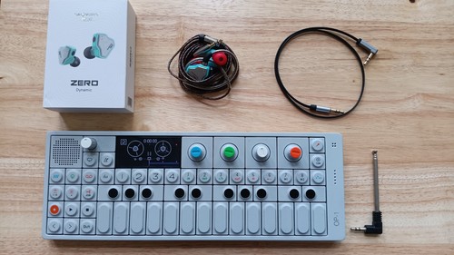 Teenage engineering con - op-1,