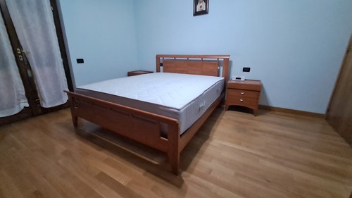 Letto matrimoniale con - con, a