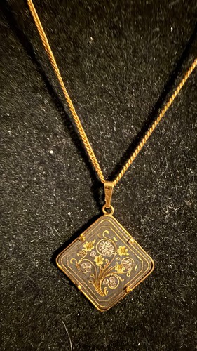Collana con ciondolo vintage