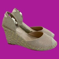 Sandali stringati con zeppa V