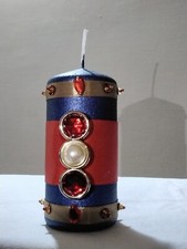 Candela decorata con nastri e