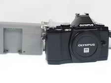 Olympus OM-D E-M5 16,1 MP FOTOCAMERA MIRRORLESS QUASI COME NUOVA SOLO 9.077 OTTURATORE COUNT!!
