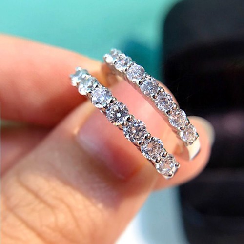 Anello impilabile con zirconi