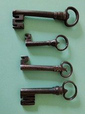 lotto chiavi antiche