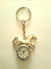 PORTACHIAVI CON CAVALLO ED OROLOGIO IN METALLO CROMATO