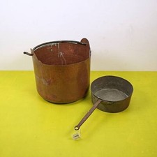 casseruola e secchio in rame