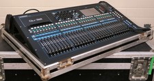 Frullatore digitale Allen & Heath QU-32 + custodia Gäng PerforLine con vano cavi