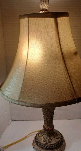 Vtg table - vtg-,