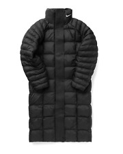 Nike parka lungo nero isolato