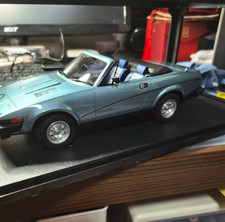 Modellino auto convertibile in resina Cult Models 1:18 Triumph TR7 DHC Coupè 1980