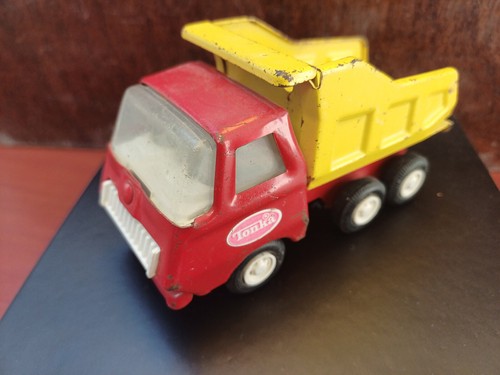 Ancien petit camion benne
