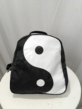 Articolo e2675 zaino donna Moschino nero, base 10x28cm, altezza 25cm, articolo v