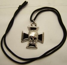 COLLANA CIONDOLO METALLO CROCE DI MALTA CON TESCHIO D360