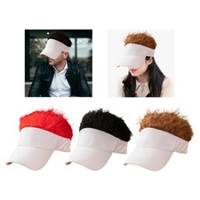 Cappello con visiera e capelli