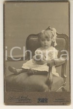 1905 ca BUDAPEST Bambina con la palla - Ritratto - Foto Jozsef KOSSAK CDV