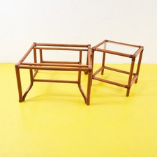 Elegante coppia di tavolini in