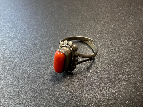 Anello corallo tibetano