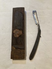 Vecchio rasoio da Barbiere con astuccio in legno