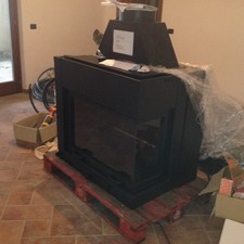 termocamino a legna angolare FETM usato 38000 Kcal/h Ottime condizioni