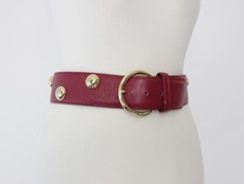 Cintura vintage a vita alta in pelle rossa con borchie dorate