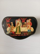 Raffinata scatola Russa in cartapesta dipinta a mano e laccata