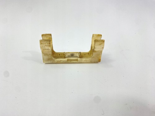 Supporto tubo pompa carburante