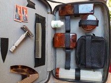 Antiguo maletín de aseo y