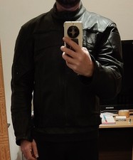 giacca nera moto  uomo in