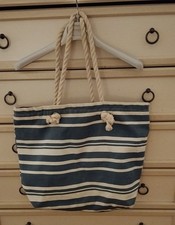 Borsa da mare e spiaggia 