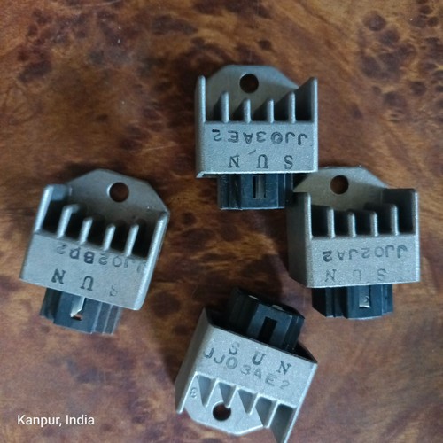 Regolatore tensione - di,