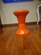 sgabello vintage in plastica anni 70